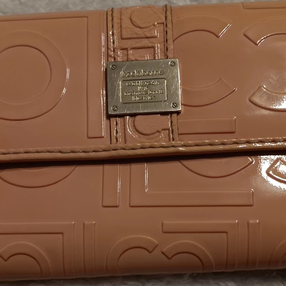 Liz Claiborne peach beautiful wallet - Picture 6 of 9